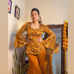 ชุดปาลาซโซปักลาย Nc Moss งานปักหนัก ผ้า N C Moss ดีไซน์เนอร์ พร้อมงานปักเลื่อมหนักที่เสื้อและกางเกง - Product Image 1