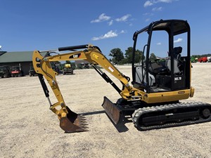 รถขุดขนาดเล็ก Cat 302.7 CR มือสอง ออกแบบมาเพื่อการก่อสร้าง จัดสวน ขุดร่อง และติดตั้งอุปกรณ์ - Product Image 6