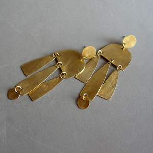 Petites boucles d'oreilles en forme de larme en laiton Minimaliste Élégant Bijoux de tous les jours Boucles d'oreilles en laiton de haute qualité Commande en gros - Product Image 5