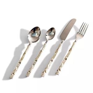 Juego de cubiertos de Metal antiguo de plata, conjunto de cubiertos hechos a mano de alta calidad de Metal y madera - Product Image 6