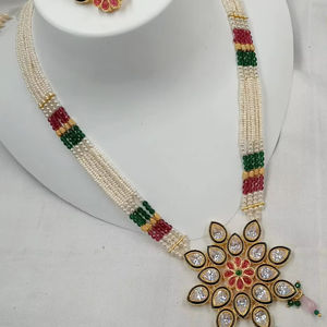 ENSEMBLE DE BIJOUX INDIENS TRADITIONNELS ET À LA MODE EN CUIVRE ENSEMBLE DE BIJOUX DE MARIAGE POUR FEMMES BOUCLES D'OREILLES ET COLLIER - Product Image 1