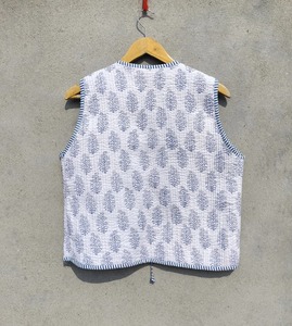 เสื้อคลุมสไตล์โบฮีเมียนแบบยูนิเซ็กซ์ แขนกุด ผ้าฝ้ายทอ เป็นมิตรกับสิ่งแวดล้อม ระบายอากาศได้ดี แบบสองด้าน ลายวินเทจ ปิดด้วยเชือกผูก - Product Image 6