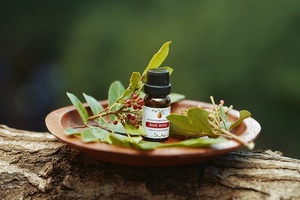 Aceite Esencial de Pimienta Rosa SAKAY, Extracto Botánico, Mezcla para el Cuidado de la Piel con Aromaterapia, para Todo Tipo de Piel, Masajes y Uso Diario - Product Image 1