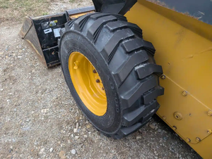 Minicargadora de orugas John Deere 324G usada para construcción, año 2023, carga nominal de 9 toneladas, potencia de 75KW, en buen estado de funcionamiento para reposición. - Product Image 3