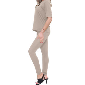 ชุดเสื้อยืดและกางเกงเลกกิ้งสำหรับผู้หญิงแห้งเร็วระบายอากาศลายพื้นปรับแต่งโลโก้ได้ตามต้องการ - Product Image 3