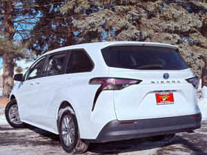 (T&D) Auto Usado 2024 Sienna LE - Product Image 4