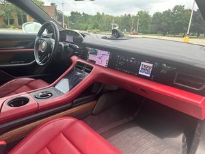 Taycan 4S 2020, Tracción en las Cuatro Ruedas con Cuádruple Motor, Rendimiento, Sin Modificar, Cuero Claro, Automático, Sedán, Paquete Premium, Eléctrico, R21 - Product Image 4