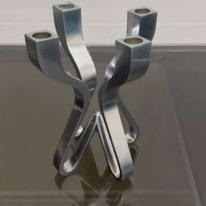 Porte-bougie en aluminium de luxe à 4 bras pour la maison, l'hôtel, décoration personnalisable, finition de qualité supérieure, support à bougie de haute qualité - Product Image 3