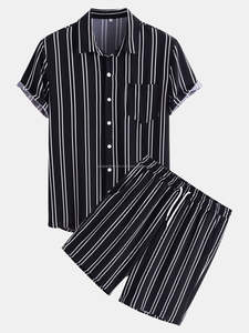 ชุดเซ็ตเสื้อผ้าผู้ชายลายทางแบบสั่งทำพิเศษ - สีดำและสีขาวลายเส้นเล็ก ชุดลำลองฤดูร้อน 2 ชิ้น - Product Image 1