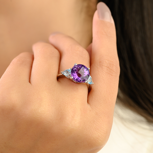 แหวนเงินแท้ 925 ประดับพลอยสีม่วงทรงกลมธรรมชาติ อะมีทิสต์ บลูโทแพซ ทรงหยดน้ำ  ประดับพลอยประจำเดือนกุมภาพันธ์  แบบฝังขา - Product Image 4