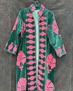 Veste de luxe élégante bohème en velours jaune moutarde Suzani Artisan brodé à la main pour le printemps, cadeau spécial pour l'hiver - Product Image 1