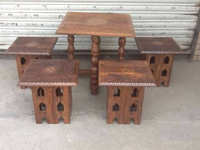 Table en bois massif, portable, d'extérieur, fabriquée à la main au Pakistan, avec plateau en bois et support pliable, meubles sculptés à la main de qualité supérieure