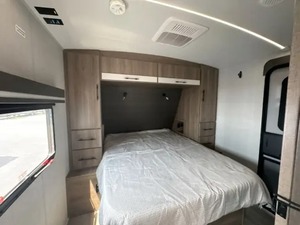 Camioneta Usada para Acampar 2024 G-r-a-n-d Design I-m-a-g-i-n-e 2800BH - Product Image 3