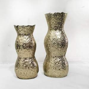 Jardinière durable en métal enduit de poudre écologique et légère pour l'affichage de plantes extérieures et intérieures par tous les temps - Product Image 1