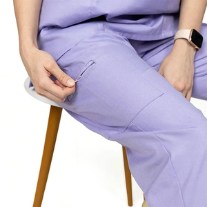 Nouvelle conception OEM – Ensembles d'uniformes médicaux à manches courtes pour infirmières – Tenues personnalisées en tissu tissé de haute qualité - Product Image 3