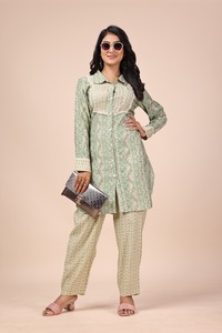 ชุดเสื้อผ้าอินเดียและปากีสถานแบบลำลองพิมพ์ลายเรยอนสำหรับงานเทศกาลและปาร์ตี้ - Product Image 4