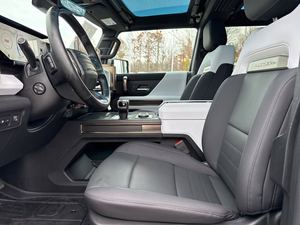 รถเอสยูวี GMC Hummer EV รุ่นปี 2025 ระบบขับเคลื่อน 2 ล้อ แบบ AWD - Product Image 3
