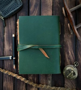 Wiccan Decor Grimoire Journal A5 Livre de sorts vierges Fil d'ombres Couture Cuir Relié pour la pratique de la sorcellerie - Product Image 5