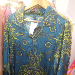 Camisa con estampado de Cachemira para mujer de estilo versátil, blusa informal de manga larga con botones, Tops de estilo bohemio para mujer, tela Premium - Product Image 1