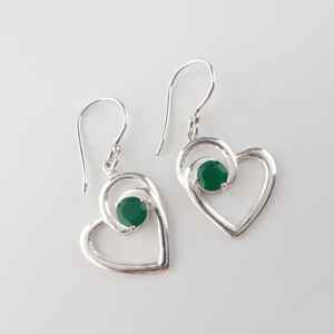 Boucles d'oreilles clous en onyx vert, argent sterling plaqué or, pierre de naissance de mai, bijoux cadeau pour femme, fabrication artisanale, mode raffinée, anniversaire - Product Image 3