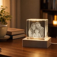 Cube de cristal gravé au laser 3D personnalisé avec base lumineuse LED, ornement astronaute et lune du système solaire, cadeau en gros