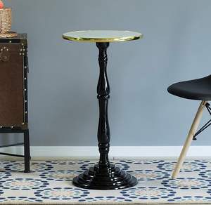 Table d'appoint ronde design, plateau en métal ton laiton, piédestal en bois sculptural, mobilier d'appoint moderne de luxe - Product Image 1