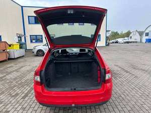 Véhicule d'occasion 2021 en excellent état : Berline automatique avec sièges en cuir, toit ouvrant et caméra de recul 360° - Offre Spéciale ! - Product Image 6