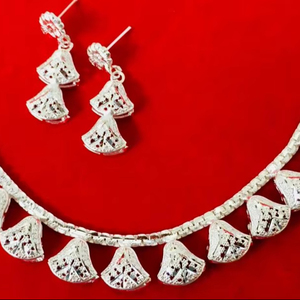 24K Plaqué Or Vintage Dubai Mode Bijoux Collier Ensemble Boucles D'oreilles Bracelets Peignes Broches Cuivre Matériel pour Allemagne Bulgarie - Product Image 1