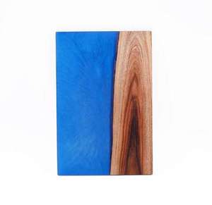 Bandeja de Servicio de Madera de Diseño Moderno de Alta Calidad con Incrustaciones de Resina, Asas de Metal Artesanales, Personalizable para Uso en el Hogar, Restaurantes y Hoteles - Product Image 4