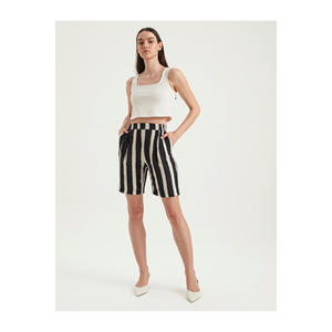 Shorts à jambes larges pour femmes, double poche, design zigzag, 85% viscose, 15% polyamide - Product Image 3