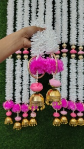 แขวนผนังลายดอกมะลิ4ฟุตพร้อมพวงมาลัยแต่งพู่ห้อยแบบ Jhumka Ghungroo ตกแต่งฉากหลังของตกแต่งงานปาร์ตี้ - Product Image 3
