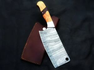 Couteau de chef droitier en acier Damas forgé à la main |   Hache-viande robuste à lame pleine |   Finition hautement polie, faite à la main sur mesure - Product Image 2