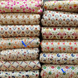 Pabrik langsung <span class=keywords><strong>Dupion</strong></span> gulungan kain ekspor kualitas sutra mentah dengan Slubbed tekstur, sempurna untuk butik desainer dan pengecer - Product Image 1