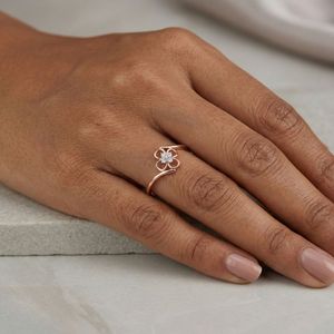 Anillo de oro rosa premium con diamantes redondos brillantes naturales de 0.03 ct, color HI, claridad VS SI, proveedor mayorista de joyería fina - Product Image 1