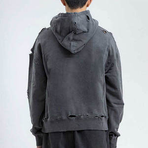 เสื้อฮู้ดดี้วินเทจทรงครอป ผ้าหนา ซักฟอกแบบแอซิดวอช สไตล์สโตนวอช ไม่มีเชือก แต่งสีซีดแบบดิสเทรส พร้อมลายสาดสี - Product Image 4