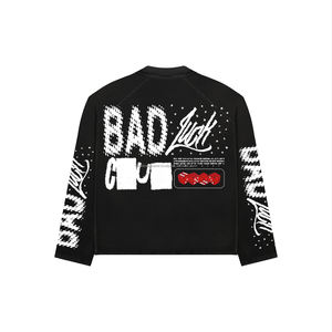 เสื้อฮู้ดดี้ผู้ชายสไตล์สตรีท ผ้าคอตตอน 100% พิมพ์ลายกราฟิกด้วยเทคนิค DTG ประดับด้วยคริสตัลแบบติดด้วยความร้อน และผ่านกระบวนการฟอกสีแบบ Acid Wash - Product Image 2