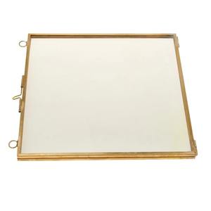 Marco de fotos de metal de latón contemporáneo Forma cuadrada con acabado de doble tono para interiores minimalistas y estilo de decoración limpia - Product Image 3