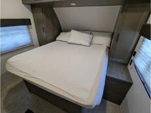 RV F-O-R-E-S-T R-I-V-E-R- VEN-G-E-A-N-CE ROGUE 26VKS USADO EN BUEN ESTADO, MODELO 2022, 36 PIES, 2000 KG DE CARGA ÚTIL, EN VENTA - Product Image 2