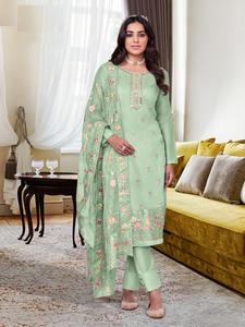 Matériau de rayonne en soie viscose pure Maheshwari avec séquences de broderie et travail miroir en vente en ligne - Product Image 4