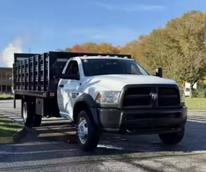 Camión de plataforma plana RAM 4500 usado de 2015, listo para trabajar, con plataforma elevadora Waltcoo y plataforma de 16 pies, LHD/RHD, envío a todo el mundo - Product Image 1