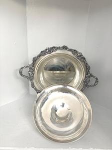 Casserole en métal argenté vintage avec couvercle, parfaite pour les dîners de famille festifs, l'accueil des invités et le service élégant sur table - Product Image 5