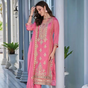 Présente un nouvel organza lourd avec broderie fantaisie et un costume en soie de travail pour femmes - Product Image 1