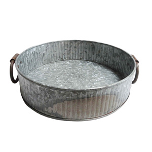 Beaux plateaux décoratifs en métal fabriqués à la main avec finition nickel chrome argent plateau de service pour fruits secs décoratifs faits à la main - Product Image 2