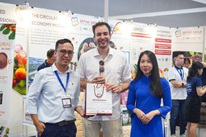 ครีม4in1กาแฟสำเร็จรูปผสมคาเฟอีนต่ำเพื่อความงามกระชับสัดส่วน - Product Image 4