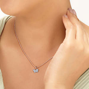 Collar con Colgante de Diamante en Forma de Mariposa Brillante para Niños - Product Image 2
