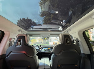 Camioneta Eléctrica Usada 2022 con Tracción en las Cuatro Ruedas, Motor Cuádruple, 835 hp, 623 kW de Potencia, Batería de Iones de Litio de 135 kWh - Product Image 2