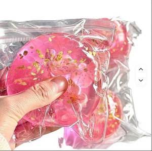 Jouet anti-stress en TPR souple, style printemps, fleurs de cerisier, 6 cm, pour soulager le stress, cadeau unisexe pour les 14 ans et plus - Product Image 1