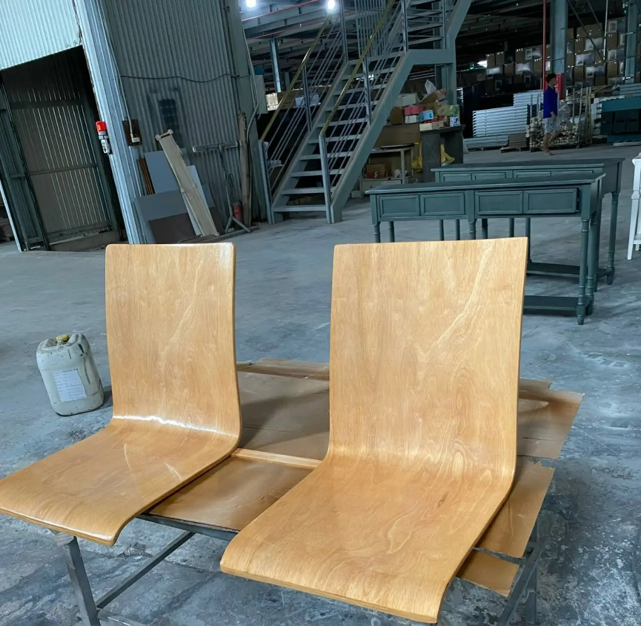 بسعر المصنع إطار كرسي مصنوع من الخشب الرقائقي المنحني المُعالج بالتحكم الرقمي بواسطة الحاسوب خشب رقائقي خشبي مخصص للأثاث تصدير رائدة