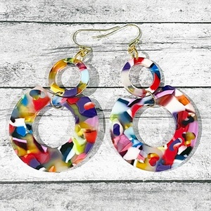Pendiente de resina de la mejor calidad, pendiente de resina multicolor a precio de exportación - Product Image 1