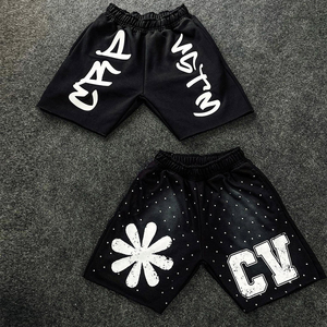Les ventes de printemps sont populaires Impression de pantalon personnalisé Jambe lettre florale Impression en détresse et strass Shorts décontractés en coton pour hommes - Product Image 1